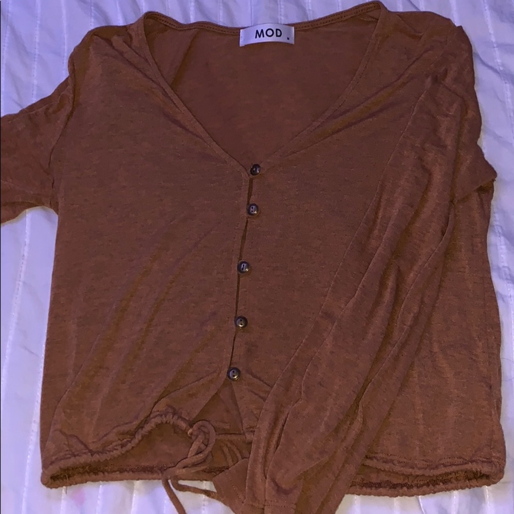 MOD cropped long sleeve blouse